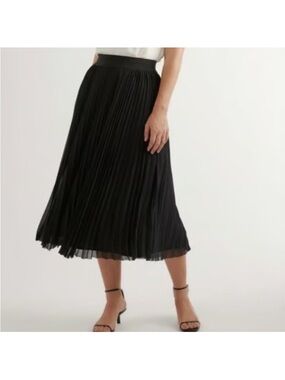 Classic Black Pleated Midi Skirt